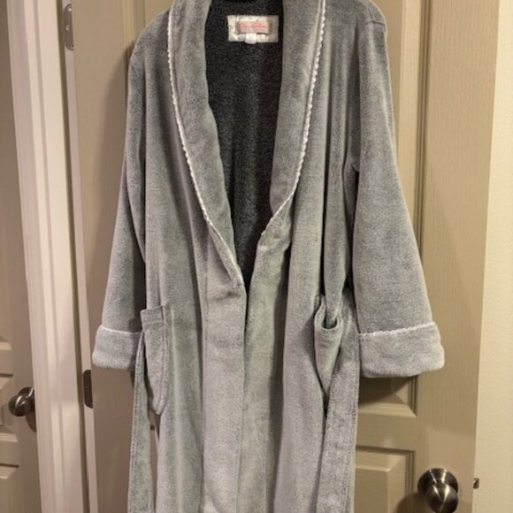 Oscar de la Renta Women's M Pale Gray Plush Long Robe 45" Long Sleeve Self Tie - Picture 4 of 11